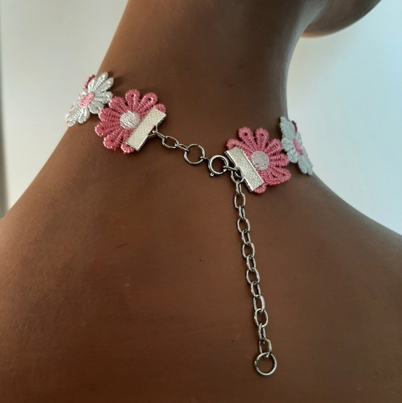 Pink & White Daisy Choker. - Picture 2 of 2